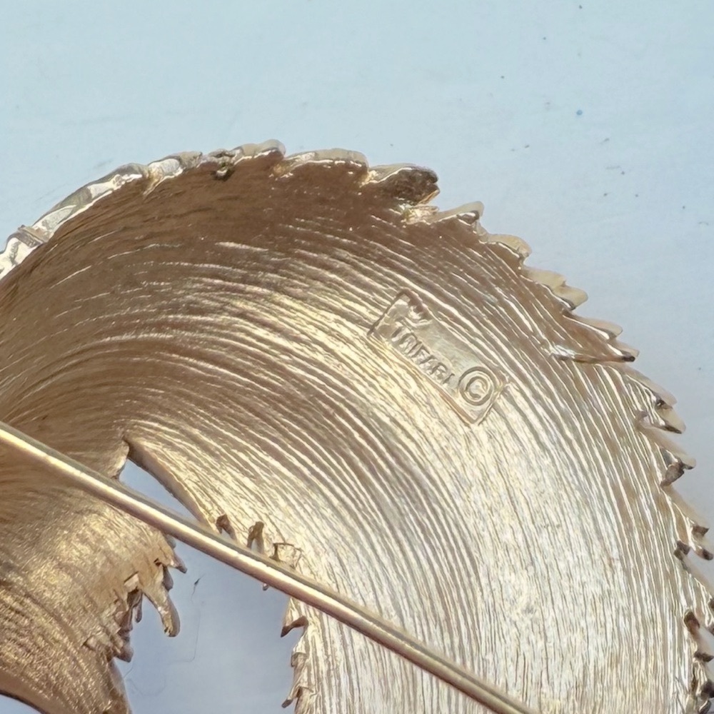 Vintage Trifari gold feather Brooch - Picture 4 of 7